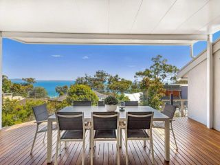 'Nunkeri', 5 Kerrie Close - Stunning House with Fabulous Views, Linen, WIFI & Air Conditioning Guest house, Nelson Bay - 2