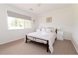 Oak St Perfect Home Away From Home, Close to CBD Guest house, Orange - 4