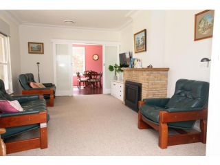 Oak St Perfect Home Away From Home, Close to CBD Guest house, Orange - 3