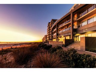 Oaks Glenelg Plaza Pier Suites Aparthotel, Adelaide - 2