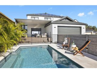 Ocean Beach Art House - Luxury coastal retreat Guest house, Umina - 4