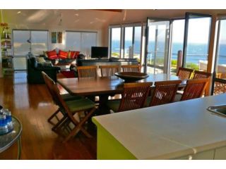 Blue Ocean Haven - Expansive Ocean Views in this Classic Family Beach House in Peppermint Grove Beach Guest house, Western Australia - 3