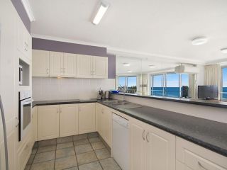 Ocean Plaza Unit 1469 - Right on Coolangatta beachfront Apartment, Gold Coast - 4