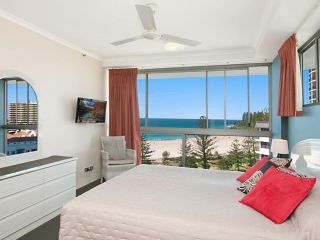 Ocean Plaza Unit 835 - Beachfront in Central Coolangatta Apartment, Gold Coast - 5