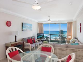 Ocean Plaza Unit 835 - Beachfront in Central Coolangatta Apartment, Gold Coast - 3