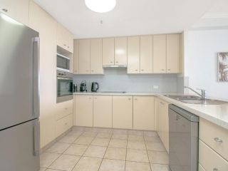 Ocean Tower Unit 902 Apartment, Tweed Heads - 3