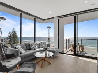 Ocean Views Apartment with Rooftop Pool Apartment, Gold Coast - 3