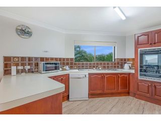 Ocean Waves Villa, Lennox Head - 4