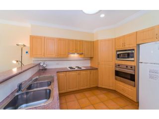 Oceania Cottage - LJHooker Yamba Guest house, Yamba - 3