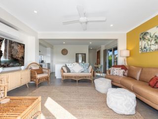 Oceans Five Townhouse by Kingscliff Accommodation Guest house, Kingscliff - 1