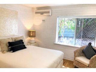 OCEANS FIVE Holiday or Business Accommodation Apartment, Perth - 2