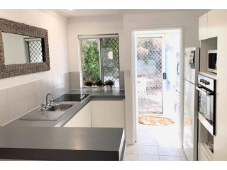 OCEANS FIVE Holiday or Business Accommodation Apartment, Perth - 4