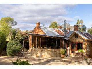 ON GOLDEN POINT - STONE COTTAGE IN CHEWTON Guest house, Victoria - 2