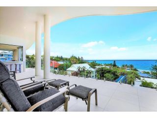 On the Park Stunning Ocean View Top Floor Apartment Apartment, Sunshine Beach - 2