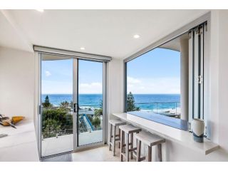 On the Park Stunning Ocean View Top Floor Apartment Apartment, Sunshine Beach - 3