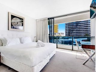 Oracle Broadbeach Amazing Value 2 Bed 1 Bath Apartment, Gold Coast - 3