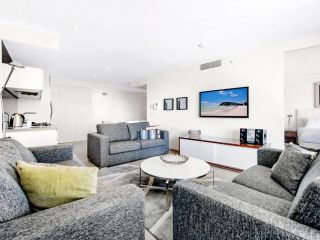 Oracle Broadbeach Amazing Value 2 Bed 1 Bath Apartment, Gold Coast - 5