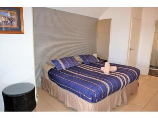 Osprey Holiday Village Unit 103-1 Bedroom - Cosy 1 Bedroom Studio Apartment with a Pool in the Complex Villa, Exmouth - 4