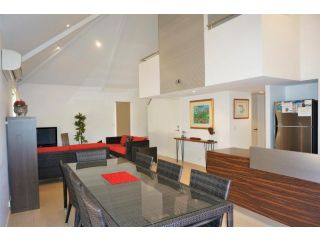 Osprey Holiday Village Unit 104 - Luxurious 3 Bedroom Holiday Villa with a Pool in the Complex Villa, Exmouth - 2