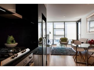 Owen Â· Soaring City Views Central Location Apartment, Melbourne - 5