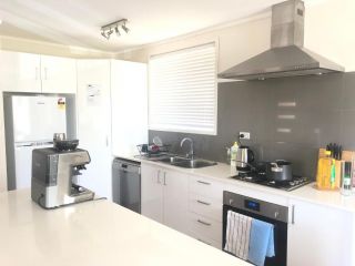 Page 3BR House, Free WiFi, Netflix, Parking Guest house, New South Wales - 2