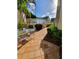 Pandanus Shores Kings Beach Apartment, Caloundra - 3