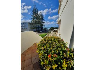 Pandanus Shores Kings Beach Apartment, Caloundra - 4