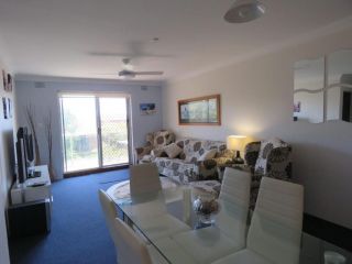 Parkview, Unit 16, 11 Catalina Close Apartment, Nelson Bay - 2