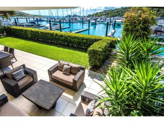 Pavilion 2 Luxury 4 Bedroom 3 Bathroom With Inground Pool And Golf Buggy Apartment, Hamilton Island - 3