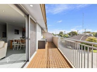 Peacehaven on Orton Street- 350m to the beach! Apartment, Ocean Grove - 2