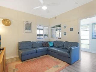 Pet Friendly Beach Cottage @ Ballingalla Guest house, Narooma - 5