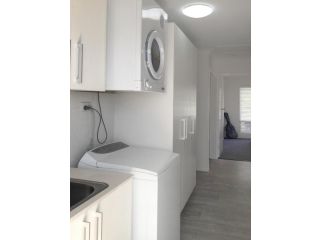 Booker Pde 34, Unit 2 - Pet Friendly - Guest house, Queensland - 5