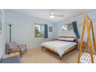 Pet Friendly Family Holiday Getaway Guest house, Bellara - 5