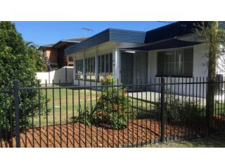 Pet Friendly home walking distance to Surf Beach - North St, Woorim Guest house, Woorim - 2