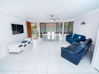 Pet Friendly Tomaree Rd 142 - Shoal Bay Guest house, Shoal Bay - 1