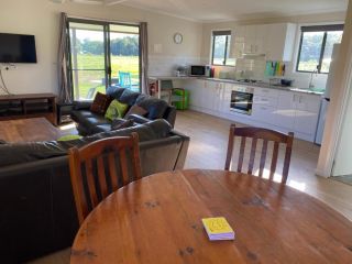 Pinbarren Green Lodges Noosa Guest house, Queensland - 5