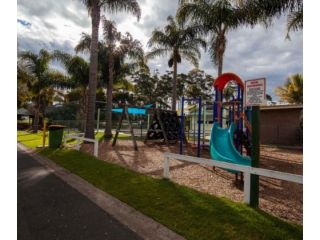 Pleasurelea Tourist Resort & Caravan Park Accomodation, Batemans Bay - 5