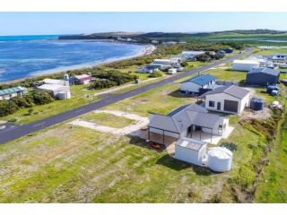 Plovers Rest at Cape Douglas Guest house, Queensland - 2