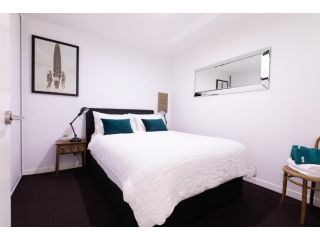 Experience Port Melbourne Apartment, Melbourne - 3