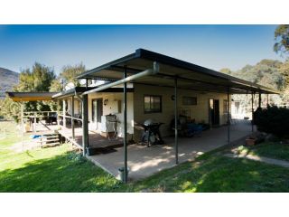 Pound Creek Gallery Apartment, Tumbarumba - 5