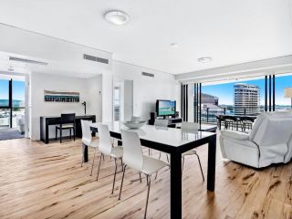 Premium modern 3 bed 2 bath Broadbeach apartment at Sierra Grand Apartment, Gold Coast - 2