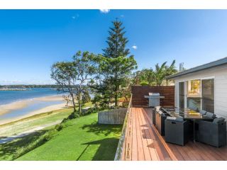 Omaroo Prestige Waterfront Guest house, Iluka - 2