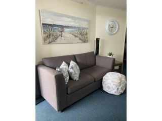 Prime Position â€“ Dream Holiday Unit in Caloundra!! Apartment, Caloundra - 4