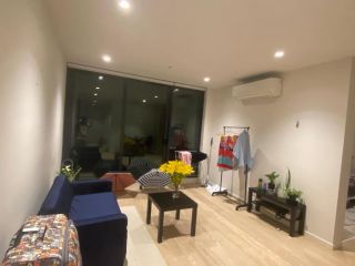 Private bedroom with free parking in parkville Guest house, Melbourne - 2