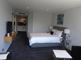 PrivateStudio in Quay West Building Apartment, Melbourne - 4