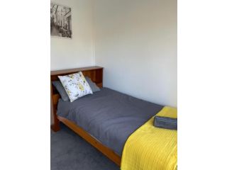 Quiet 3 bedroom unit, walking distance to CBD Apartment, Orange - 3