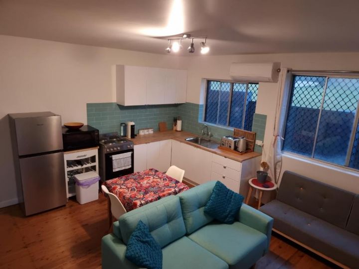 Modern & Light CBD unit, walk to beaches & cafes Apartment, Newcastle - imaginea 6