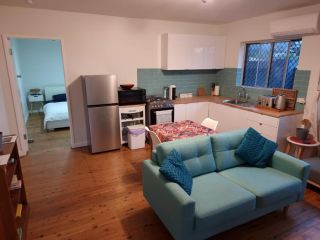 Modern & Light CBD unit, walk to beaches & cafes Apartment, Newcastle - 5