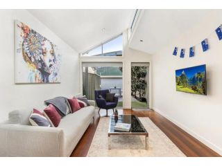 Quintessential 2 Bedroom Terrace House Guest house, Melbourne - 5